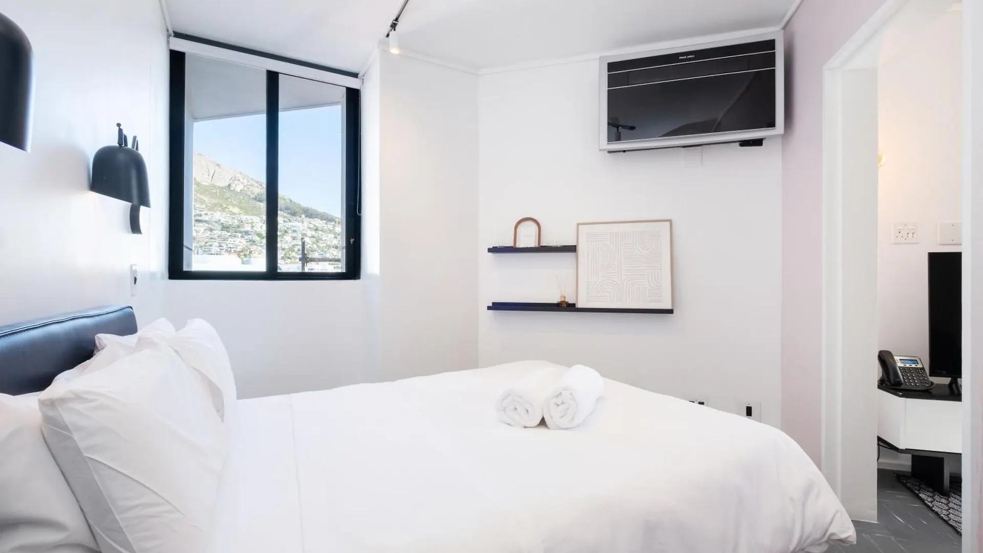 Flamingo 809 - Top Floor Sea Point Unit With Daily Housekeeping Cape Town Apartment