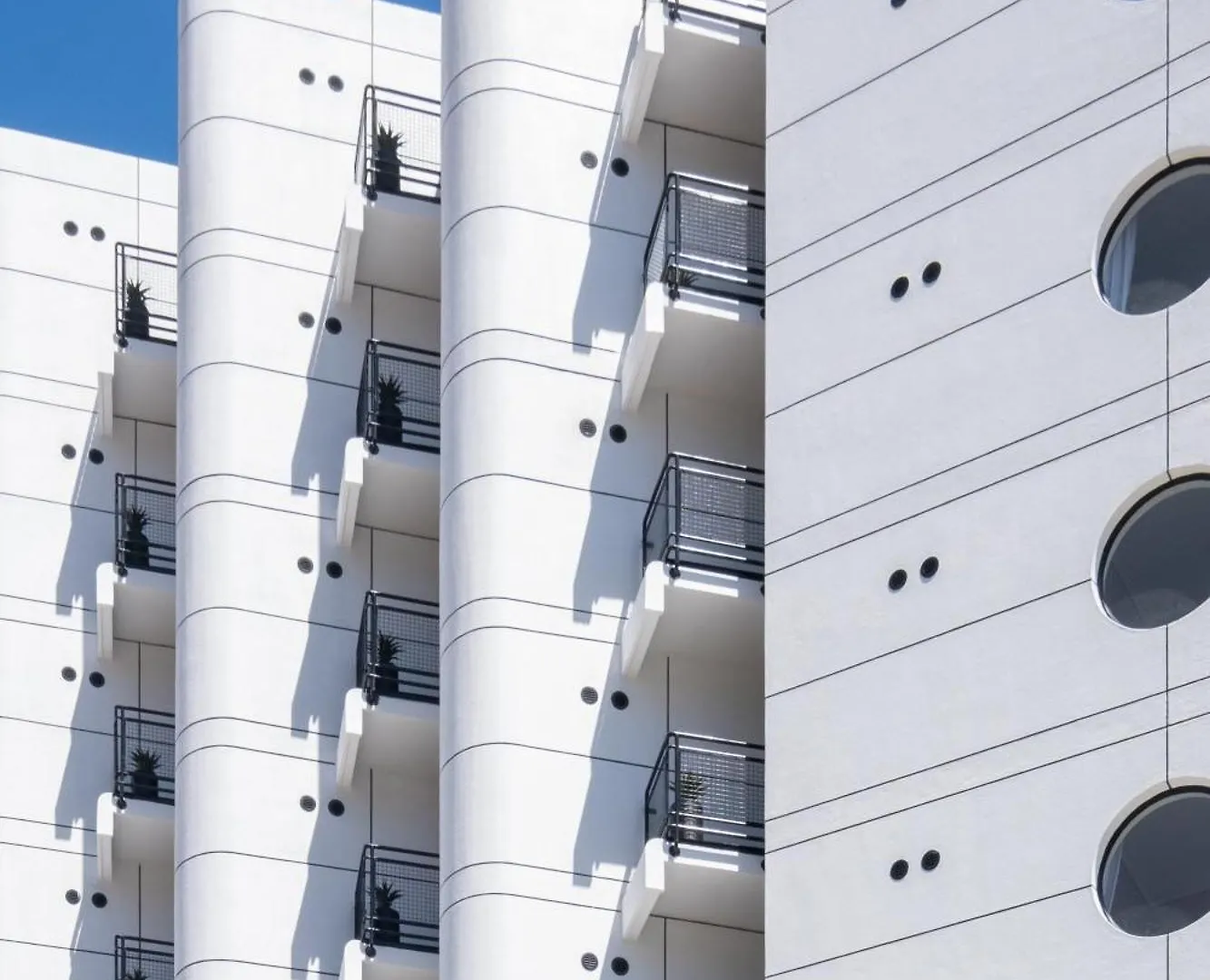 Flamingo 809 - Top Floor Sea Point Unit With Daily Housekeeping Cape Town Apartment