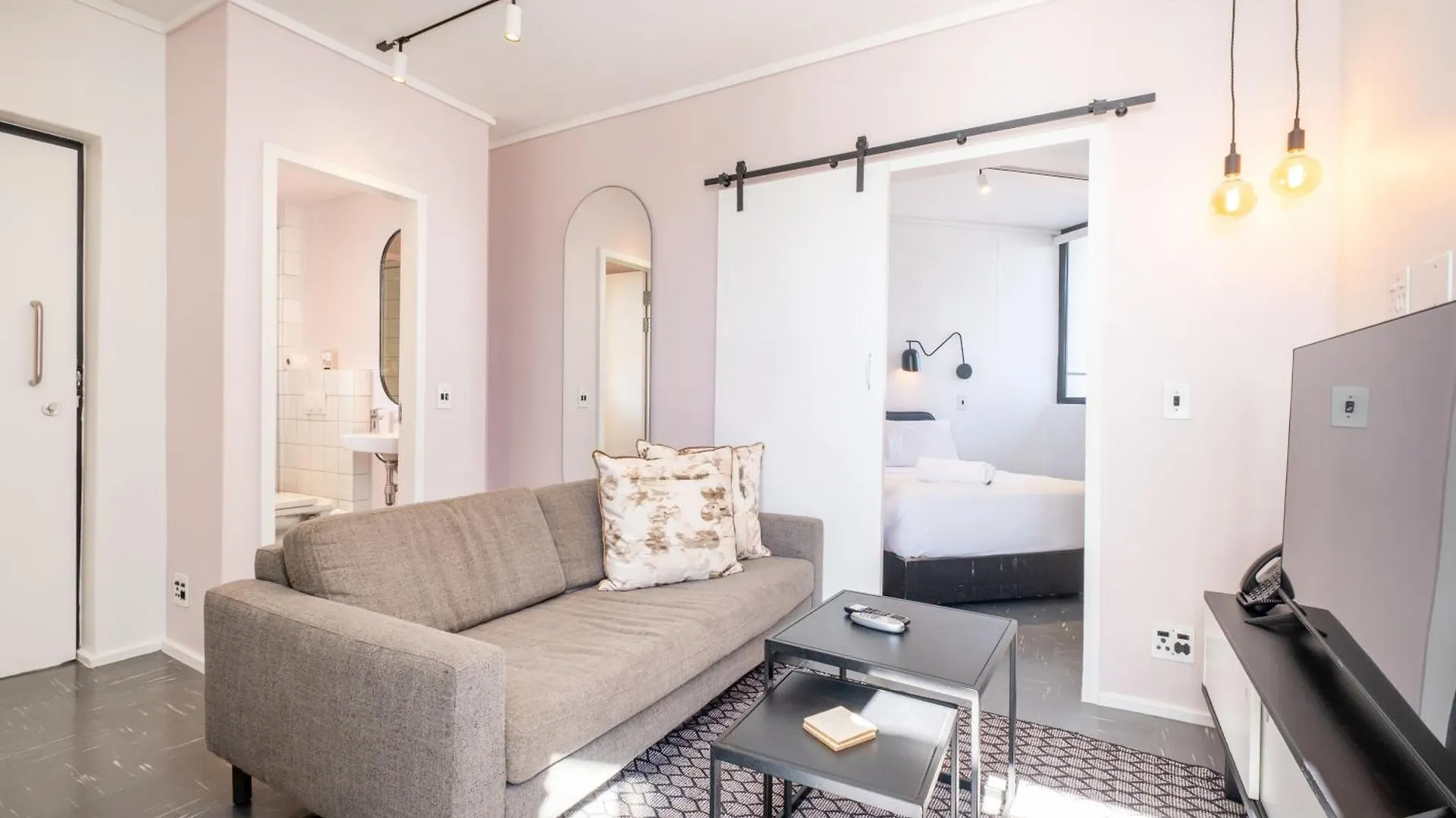 Flamingo 809 - Top Floor Sea Point Unit With Daily Housekeeping Cape Town